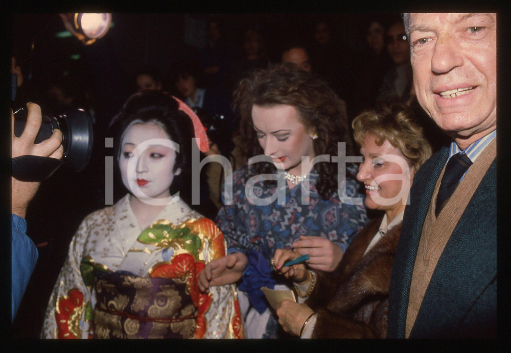 Fotografia d epoca originale 35mm vintage slide 1984 FESTIVAL di SANREMO Boy GEORGE e MIKO con i fans 1