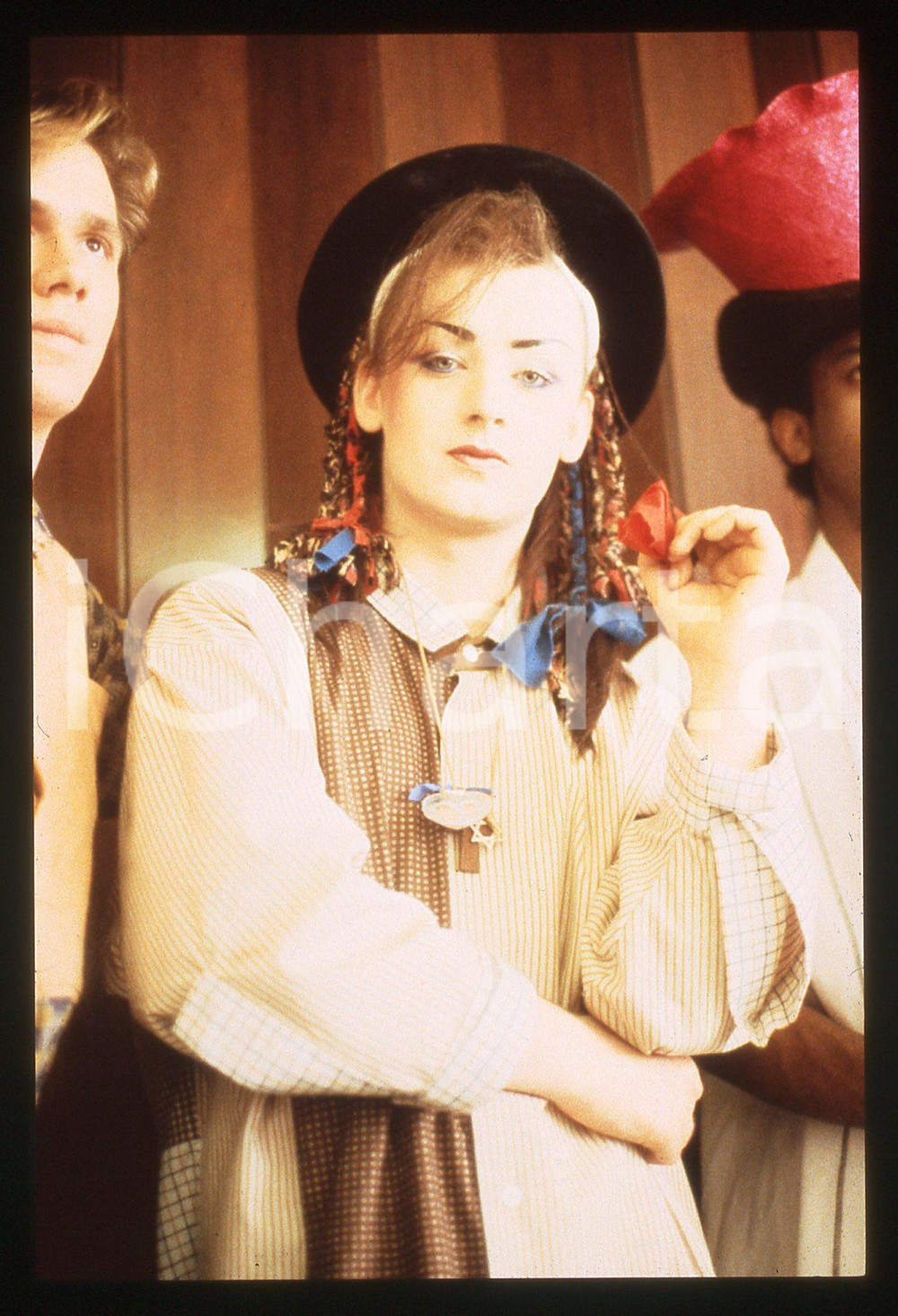 Fotografia d'epoca originale 35mm vintage slide* 1983 MUSICA Boy GEORGE con il gruppo CULTURE CLUB (3) 1