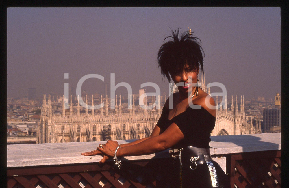 35mm vintage slide* 1990ca MILANO Terrazza MARTINI Nona HENDRYX Ritratto 