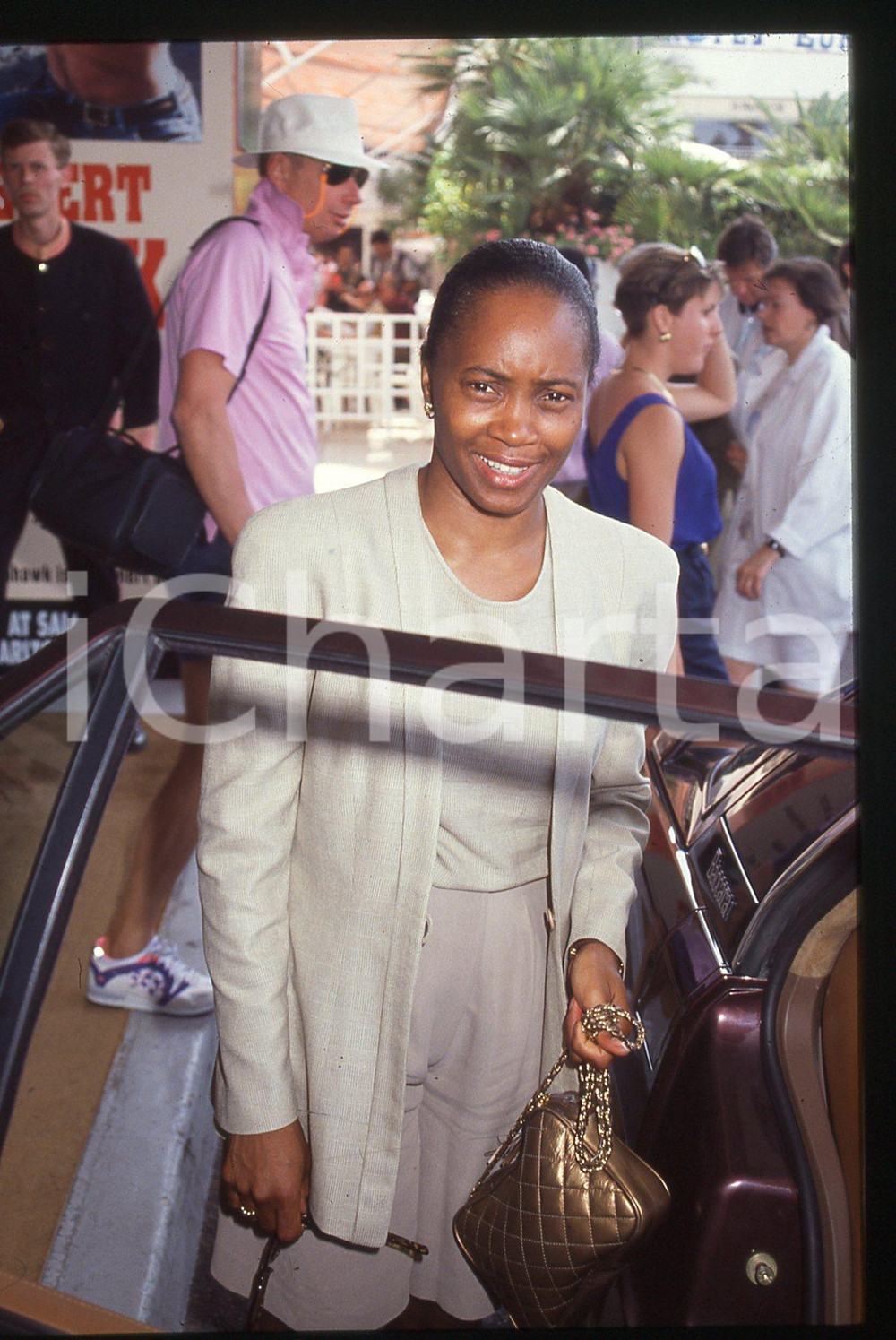 35mm vintage slide* 1995 CANNES Barbara HENDRICKS davanti al CARLTON HOTEL