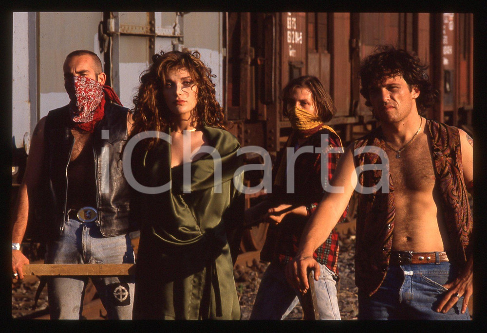 Fotografia d epoca originale 35mm vintage slide 1991 ULTRA  Claudio AMENDOLA e Giuppy IZZO in una scena 1