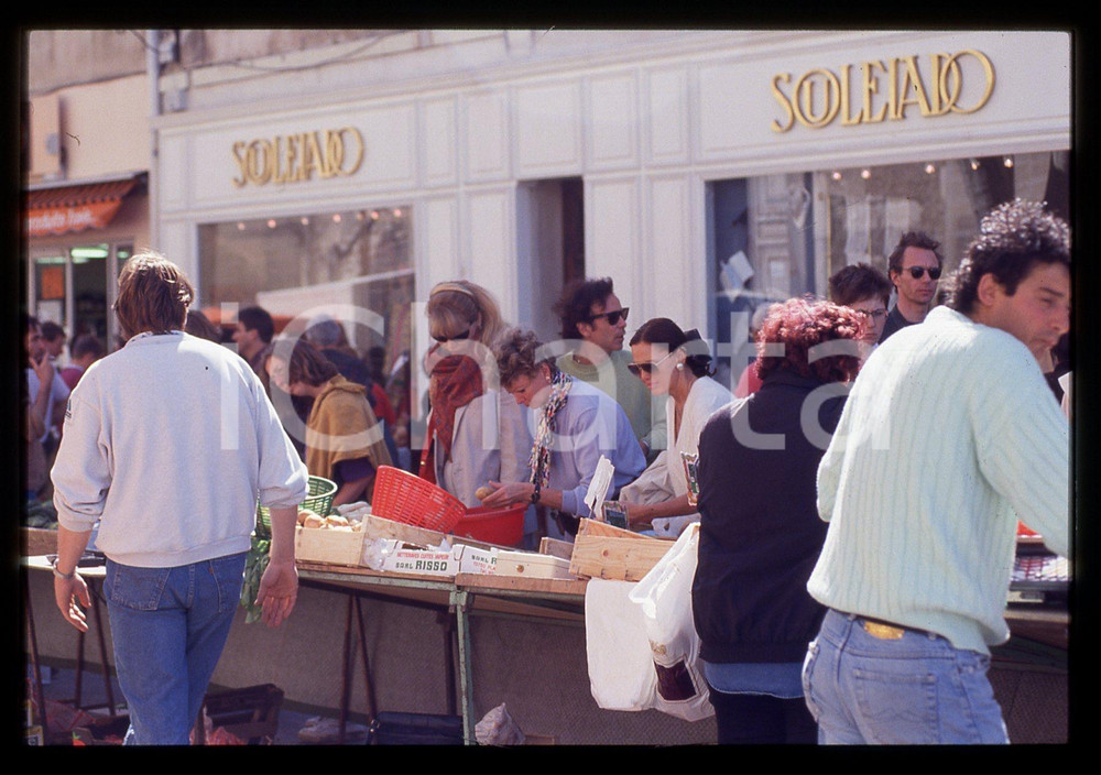 35mm vintage slide* 1990ca FRANCIA PROVENZA Amanda LEAR paparazzata al mercato