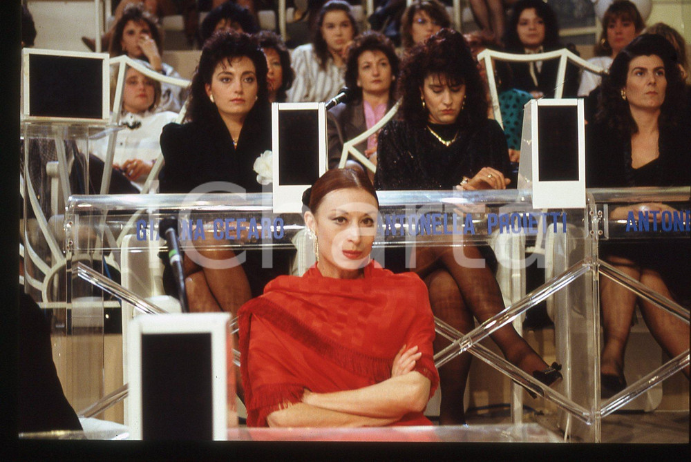 35mm vintage slide*1989 CANALE 5 Luciana SAVIGNANO ospite a IL PRINCIPE AZZURRO