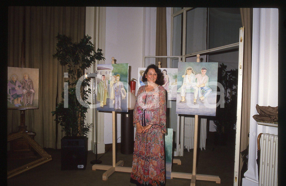 35mm vintage slide* 1990ca ITALIA COSTUME Maria MONETA CAGLIO ad una mostra