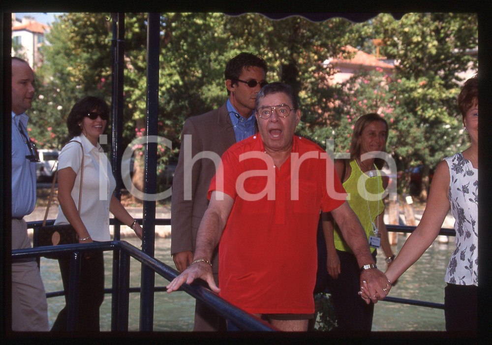 35mm vintage slide* 1999 FESTIVAL VENEZIA Jerry LEWIS scherza con i fotografi *2