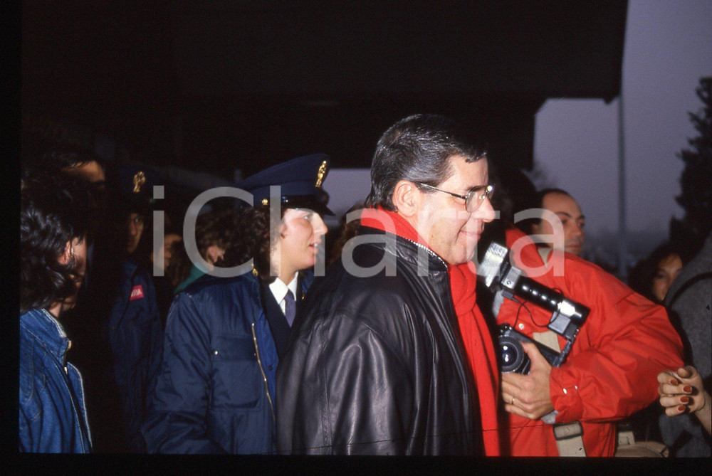 35mm vintage slide* 1990 MILANO MALPENSA Jerry LEWIS paparazzato in aeroporto *3