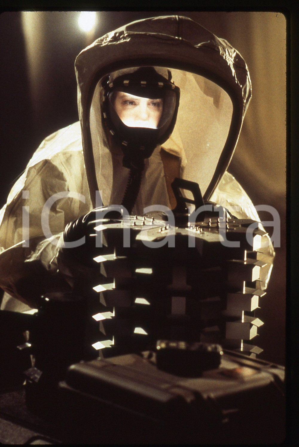 35mm vintage slide* 1997 MIMIC Mira SORVINO in una scena del film (8)