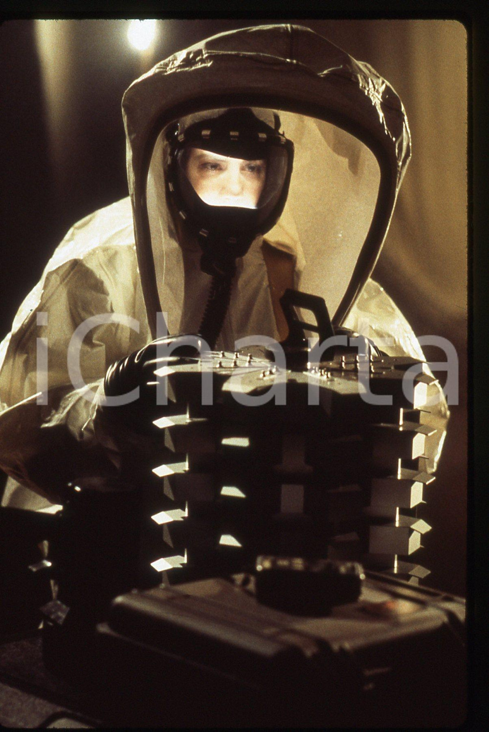 35mm vintage slide* 1997 MIMIC Mira SORVINO in una scena del film (10)