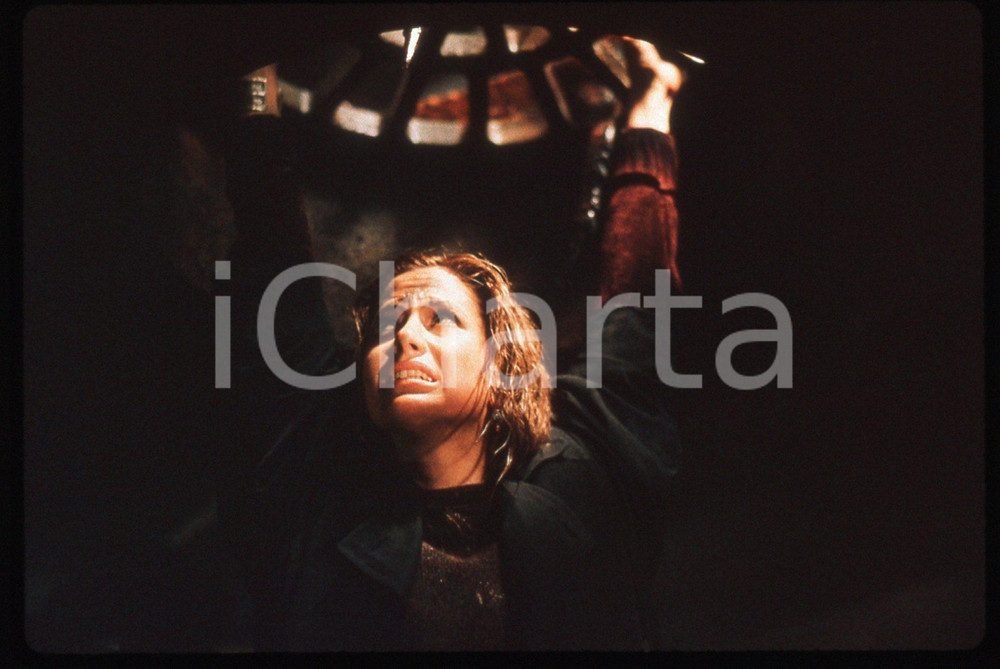 35mm vintage slide* 1997 MIMIC Mira SORVINO in una scena del film (11)