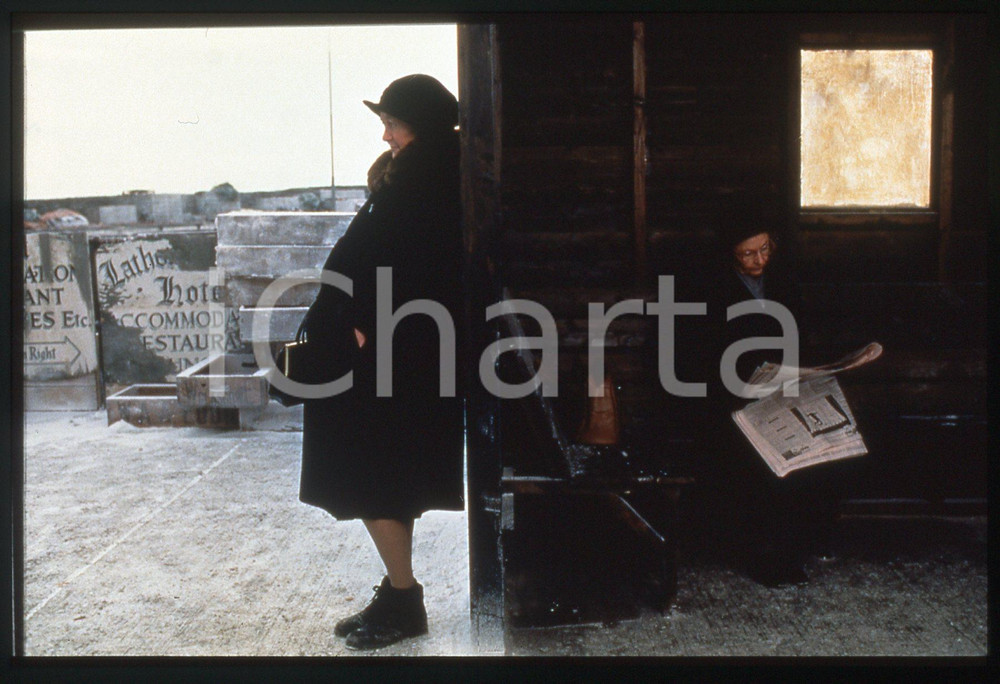 35mm vintage slide* 1997 THE WINTER GUEST Sandra VOE e Sheila REID in una scena