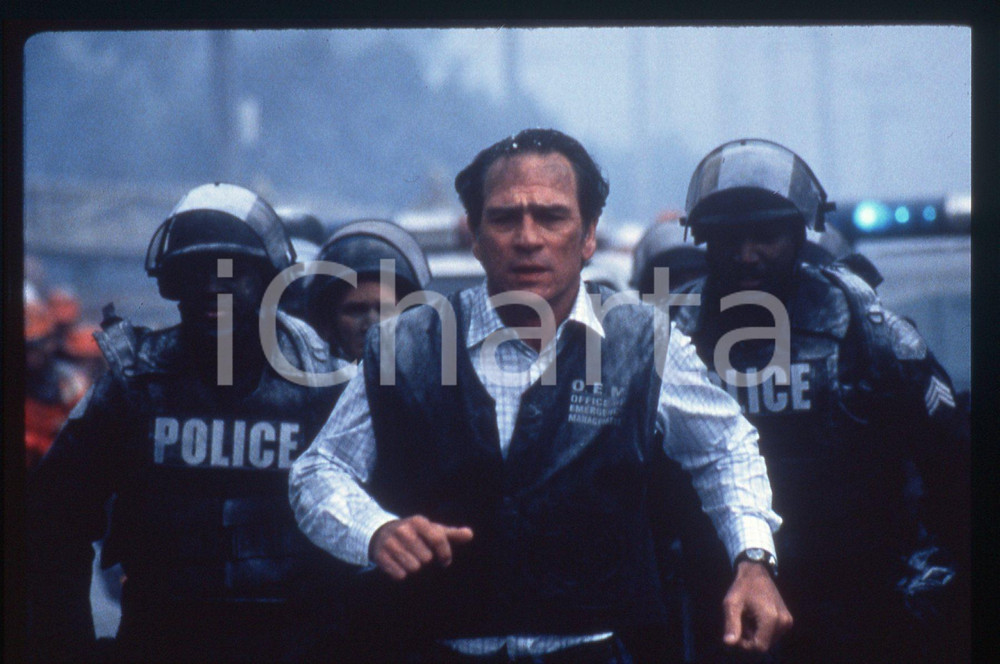 35mm vintage slide* 1997 VOLCANO Tommy LEE JONES in una scena del film