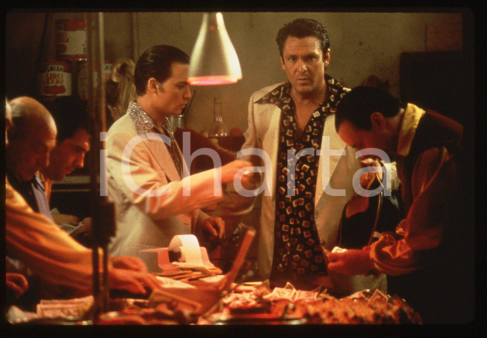 Fotografia d epoca originale 35mm vintage slide 1997 DONNIE BRASCO Johnny DEPP e Michael MADSEN in una scena 1