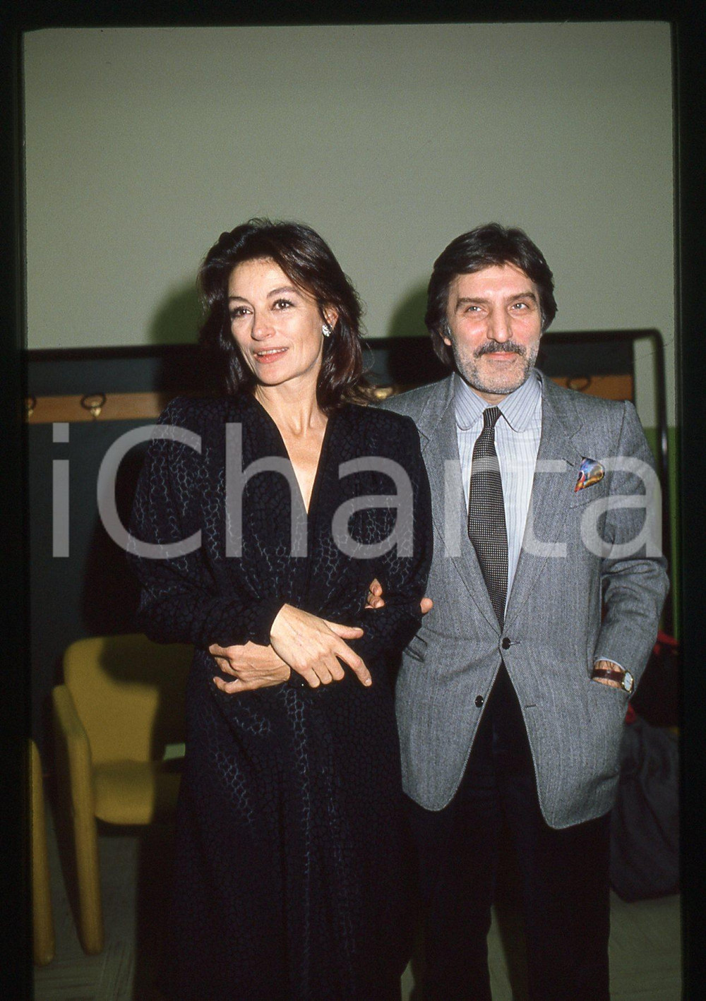 35mm vintage slide* 1983 RAI 2 Emanuel UNGARO Anouk AIMEE al programma BLITZ *3