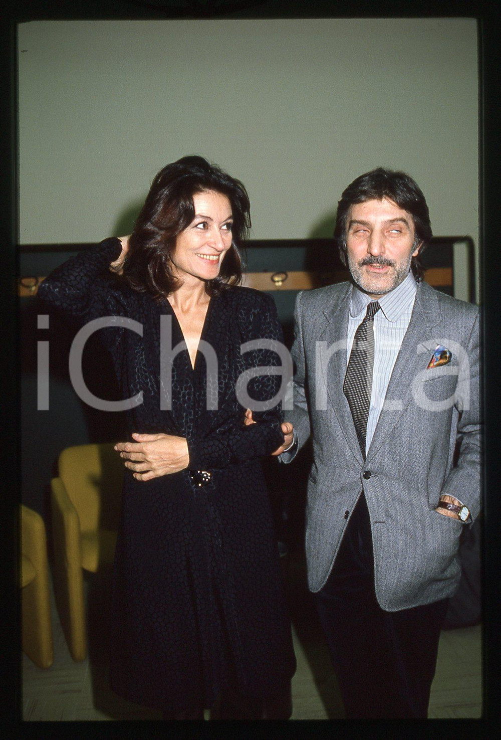 35mm vintage slide* 1983 RAI 2 Emanuel UNGARO Anouk AIMEE al programma BLITZ *11