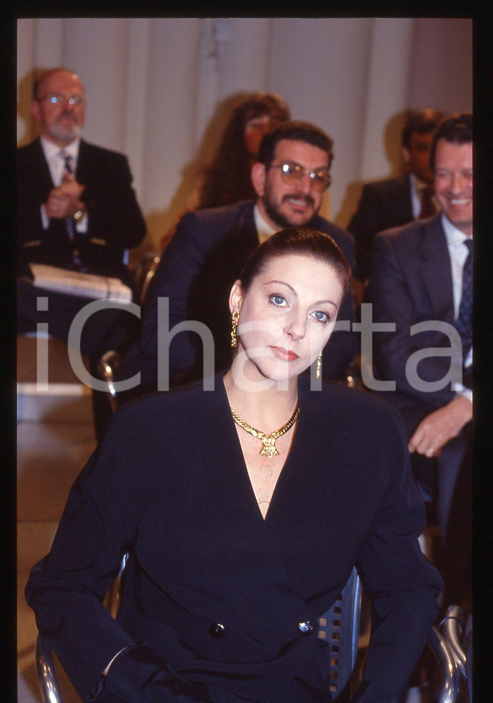35mm vintage slide* 1991 RAI 1 Pierangela VALLERINO a I DIECI COMANDAMENTI   Diapositiva d'epoca, in formato 35 mm.Nella diapositiva compare Pierangela Vallerino, ospite della trasmissione di Enzo Biagi  "I dieci comandamenti all'italiana" trasmessa nel 1991 da Rai 1.  CONDIZIONI: GOODE' severamente vietata la riproduzione. Tutti i diritti sono riservati. ICharta mette in vendita, sul negozio eBay e in esclusiva sul sito "icharta" il proprio archivio composto da numerose diapositive e negativi fotografici d'epoca, tutti originali e autentici, che attraversano la storia del costume italiano tra gli la fine degli anni Sessanta e Novanta.Si tratta di uno sguardo inedito sull'attualit&agrave;, la politica, la vita quotidiana, il gossip e la cultura, che fotografa il cambiamento della nazione in quest'ultimo scorcio del XX secolo. Un'occasione unica per il mercato del collezionismo, che vede finalmente disponibile un archivio eccezionale per vastit&agrave;, tematiche e condizioni, in un settore (il negativo fotografico e la diapositiva) di assoluta novit&agrave; e dalle interessanti prospettive di investimento.     originale e autentica 1