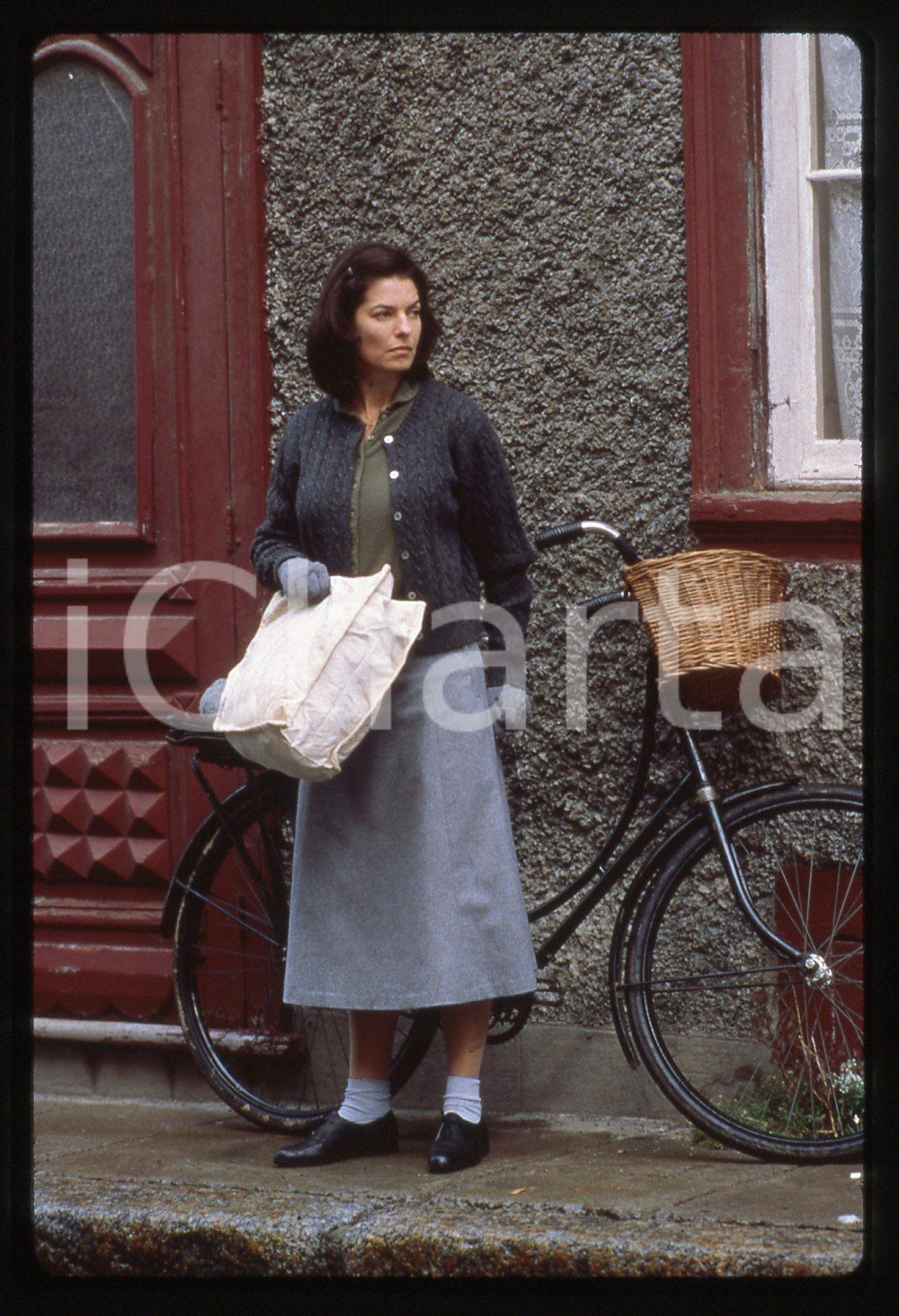 35mm vintage slide* 1997 Sela WARD RESCUERS STORIES OF COURAGE TWO WOMEN Scena