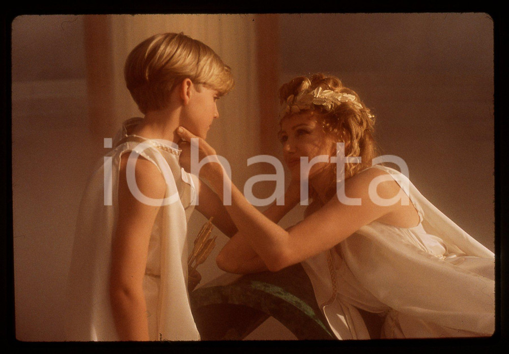 Fotografia d epoca originale 35mm vintage slide 1997 LOVESTRUCK Suzanne SOMERS e Tyler NOYES in una scena 1