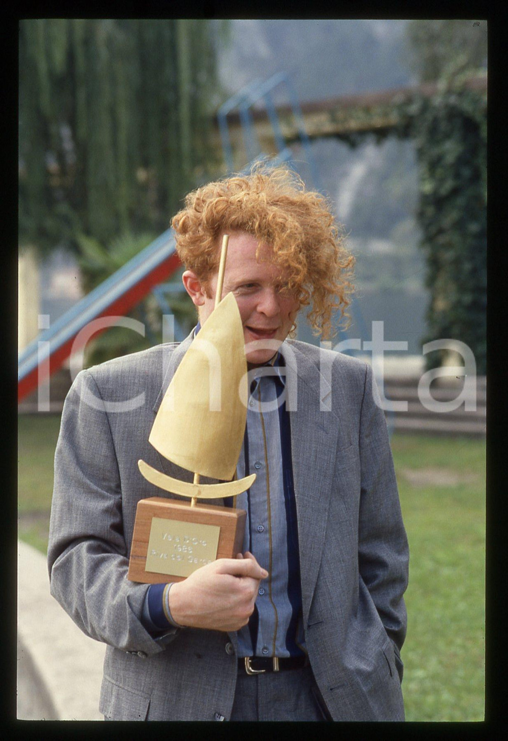 35mm vintage slide* 1986 RIVA DEL GARDA Mick HUCKNALL SIMPLY RED con VELA D'ORO