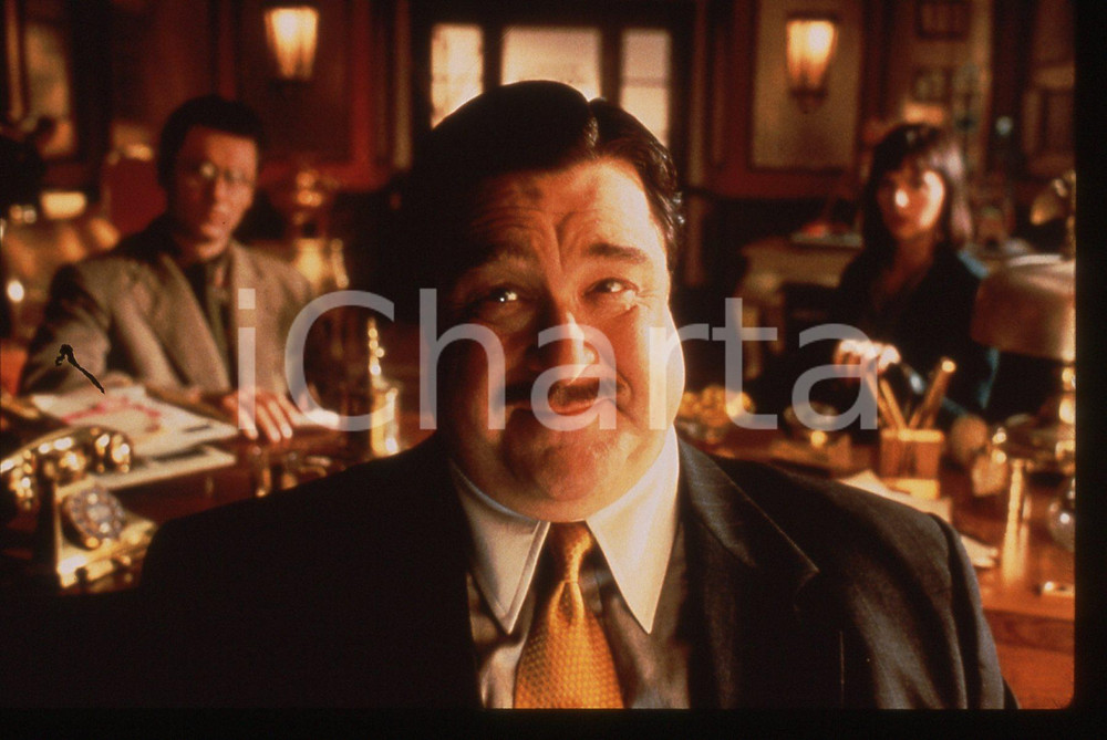 35mm vintage slide* 1997 THE BORROWERS John GOODMAN in una scena del film