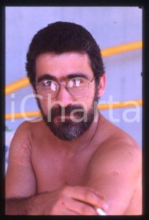Stefano ROSSO - ROMA Cantautore fuma una sigaretta 1985 ca *35mm vintage slide 1