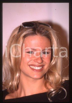 Michelle HUNZIKER - MILAN TV presenter Portrait 1997 ca * 35 mm vintage slide 17