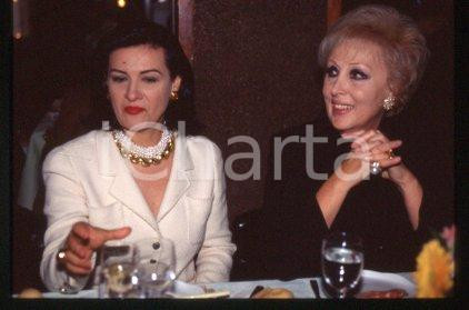 Paloma PICASSO & Anna MASCOLO - MILAN Restaurant 1995 ca * 35 mm vintage slide 4