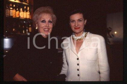 Paloma PICASSO & Anna MASCOLO - MILAN Restaurant 1995 ca * 35 mm vintage slide 6