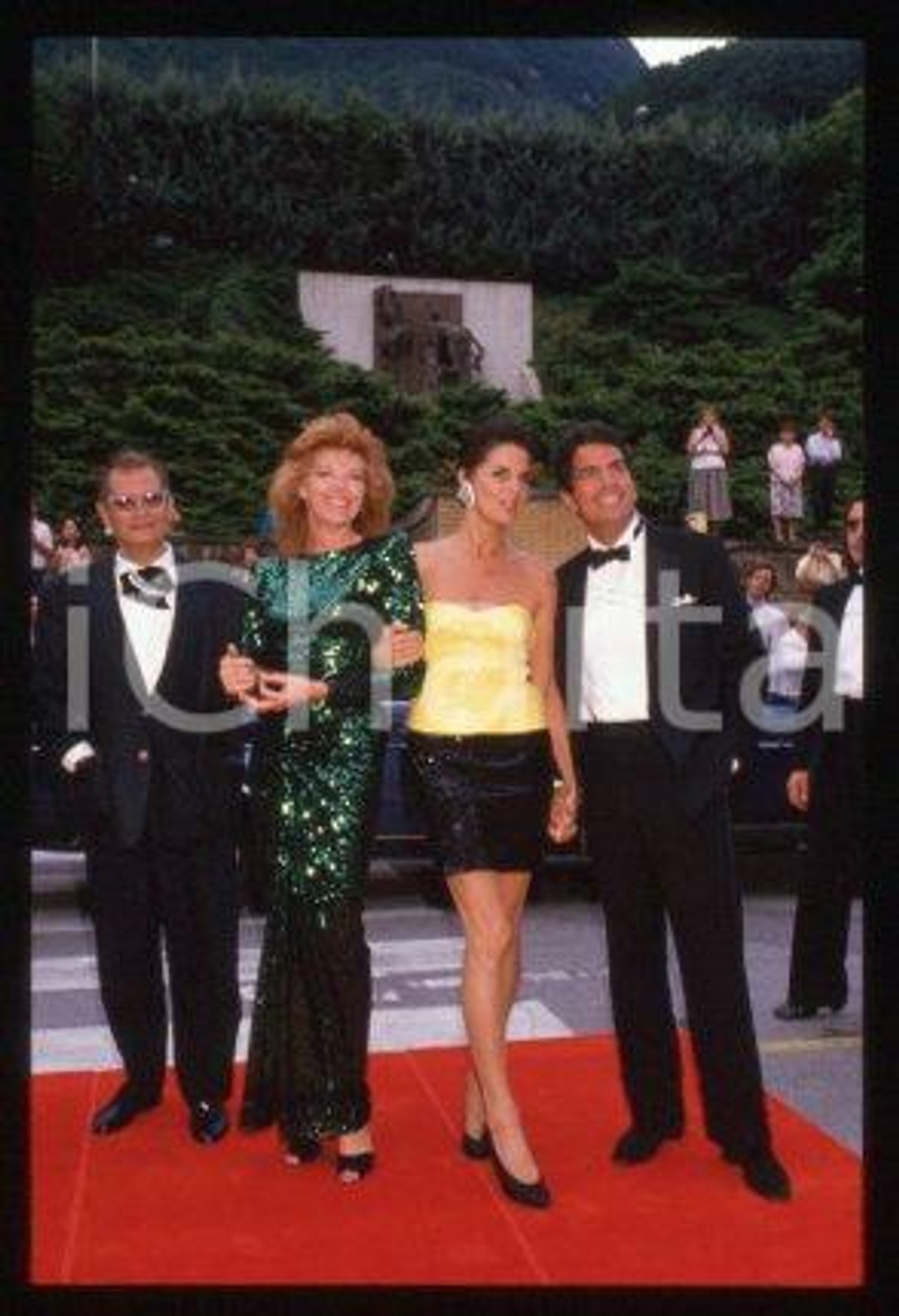 Ali MacGRAW Samantha EGGAR - CERNOBBIO Villa d'Este 1988 * 35mm vintage slide 17