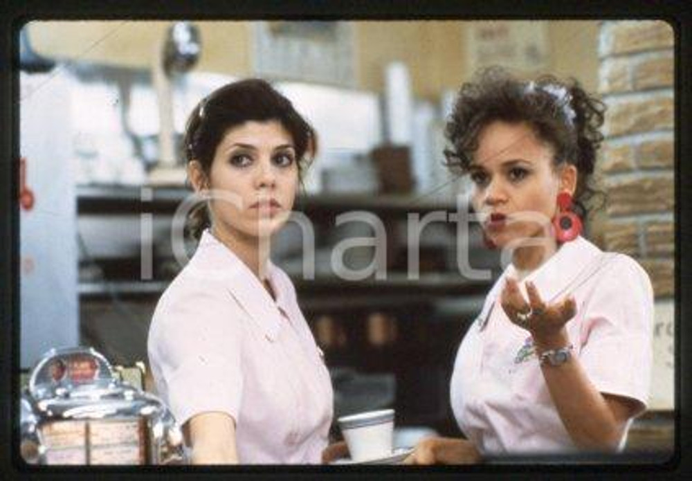 Marisa TOMEI & Rosie PEREZ - CINEMA "UNTAMED HEART" 1993 * 35 mm vintage slide 2
