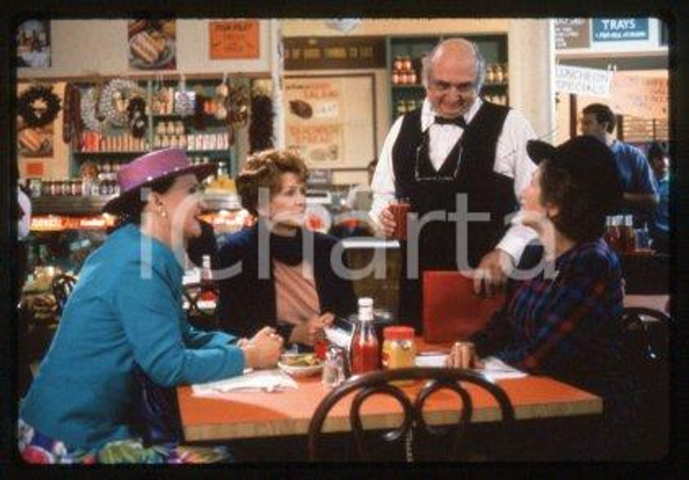 Diane LADD Ellen BURSTYN - CINEMA THE CEMETERY CLUB 1993 * 35 mm vintage slide 3