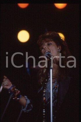 SANDRA Ann LAUER - MUSIC Pop singer on a stage 1985 ca * 35 mm vintage slide 57