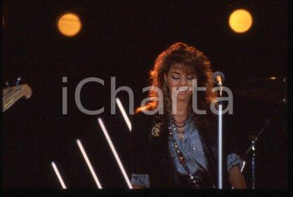 SANDRA Ann LAUER - MUSIC Pop singer on a stage 1985 ca * 35 mm vintage slide 58