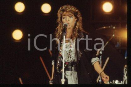 SANDRA Ann LAUER - MUSIC Pop singer on a stage 1985 ca * 35 mm vintage slide 61