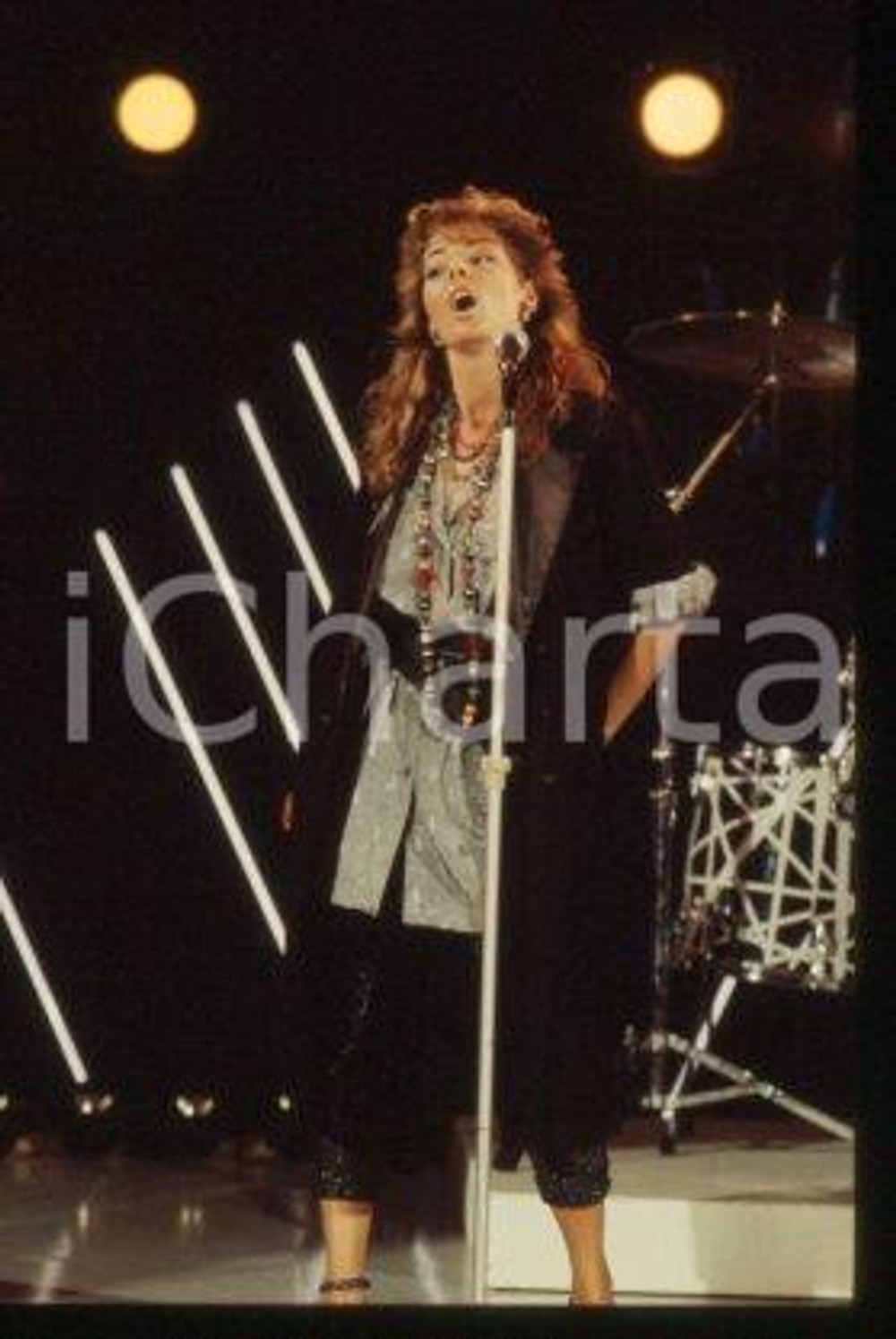SANDRA Ann LAUER - MUSIC Pop singer on a stage 1985 ca * 35 mm vintage slide 63