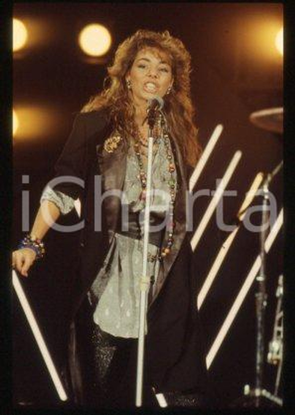 SANDRA Ann LAUER - MUSIC Pop singer on a stage 1985 ca * 35 mm vintage slide 65