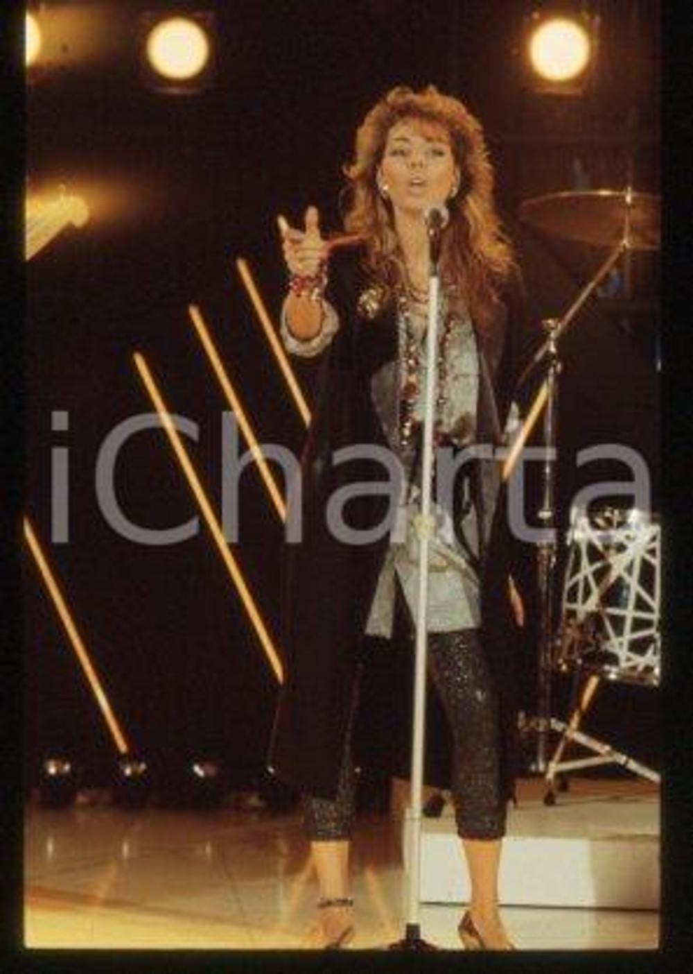 SANDRA Ann LAUER - MUSIC Pop singer on a stage 1985 ca * 35 mm vintage slide 67