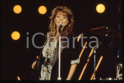 SANDRA Ann LAUER - MUSIC Pop singer on a stage 1985 ca * 35 mm vintage slide 68
