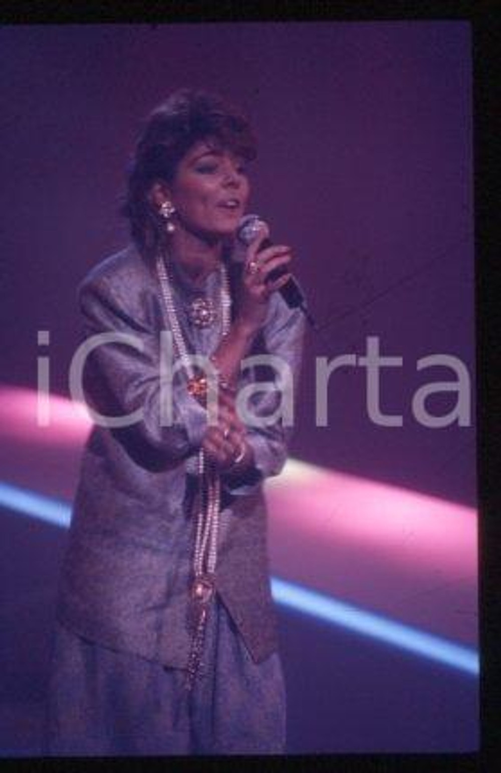 SANDRA Ann LAUER - ITALY Pop singer on a stage 1986 * 35 mm vintage slide 74