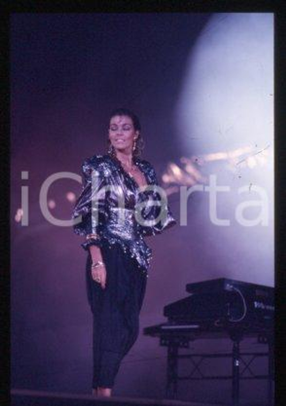 SANDRA Ann LAUER - MUSIC Pop singer on a stage 1986 * 35 mm vintage slide 75