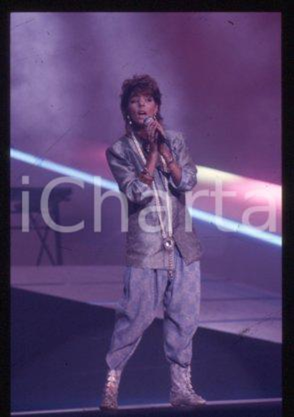 SANDRA Ann LAUER - ITALY Pop singer on a stage 1986 * 35 mm vintage slide 76