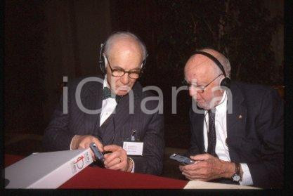 Douglass NORTH and Lawrence KLEIN - ECONOMICS 1999 * 35 mm vintage slide 22