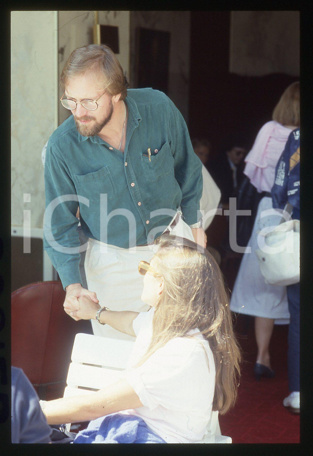 35mm vintage slide* 1985ca USA CINEMA William HURT saluta un'ammiratrice (4)