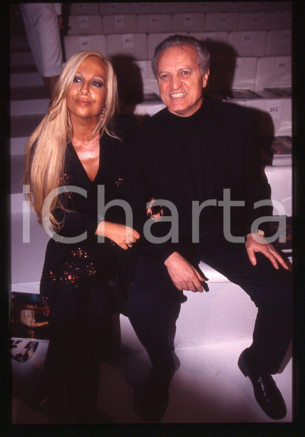 35mm vintage slide* 1999 MILANO Donatella e Santo VERSACE a una sfilata GUCCI 3
