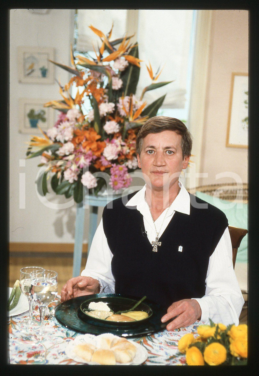 35mm vintage slide* 1990ca TMC Suor GERMANA ospite in A PRANZO CON WILMA  (3)