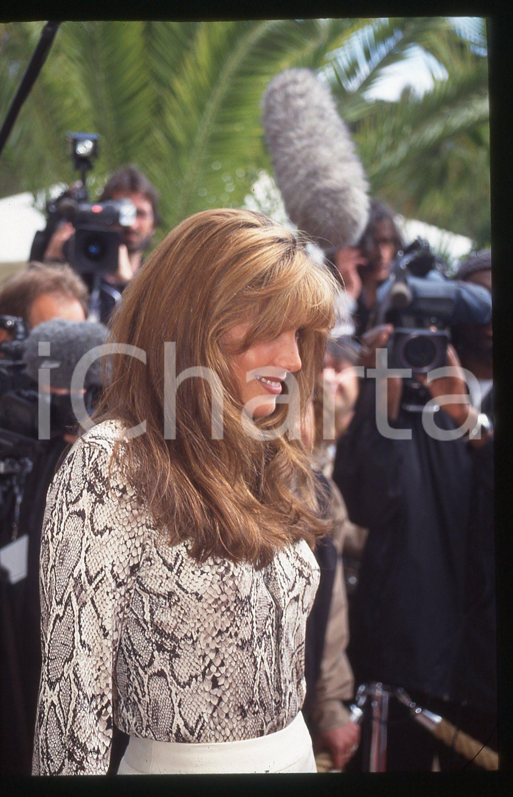 35mm vintage slide* 1995ca COSTUME Daisy FUENTES Ritratto della conduttrice (6)