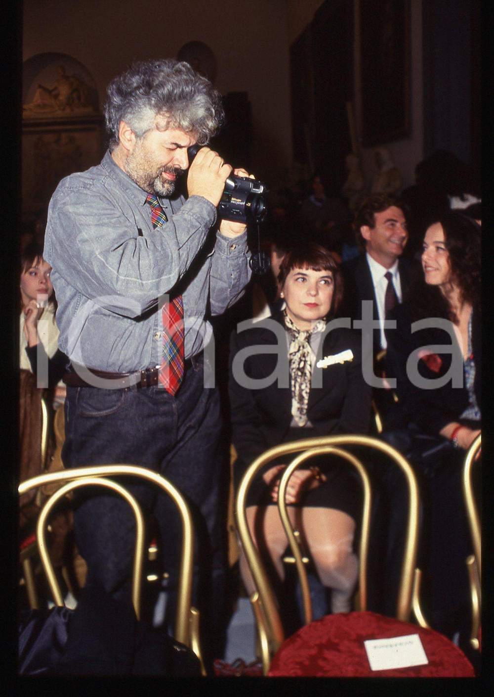 35mm vintage slide* 1990ca COSTUME Patrizio ROVERSI e Syusy BLADY a un evento 6