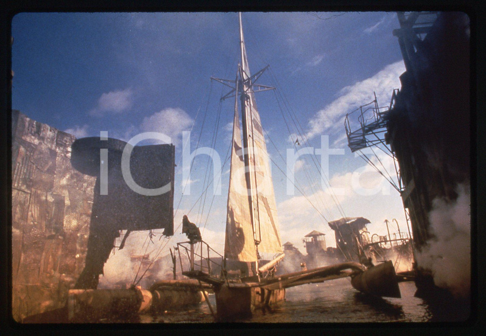 35mm vintage slide* 1995 WATERWORLD Regia di Kevin REYNOLDS - Una scena del film