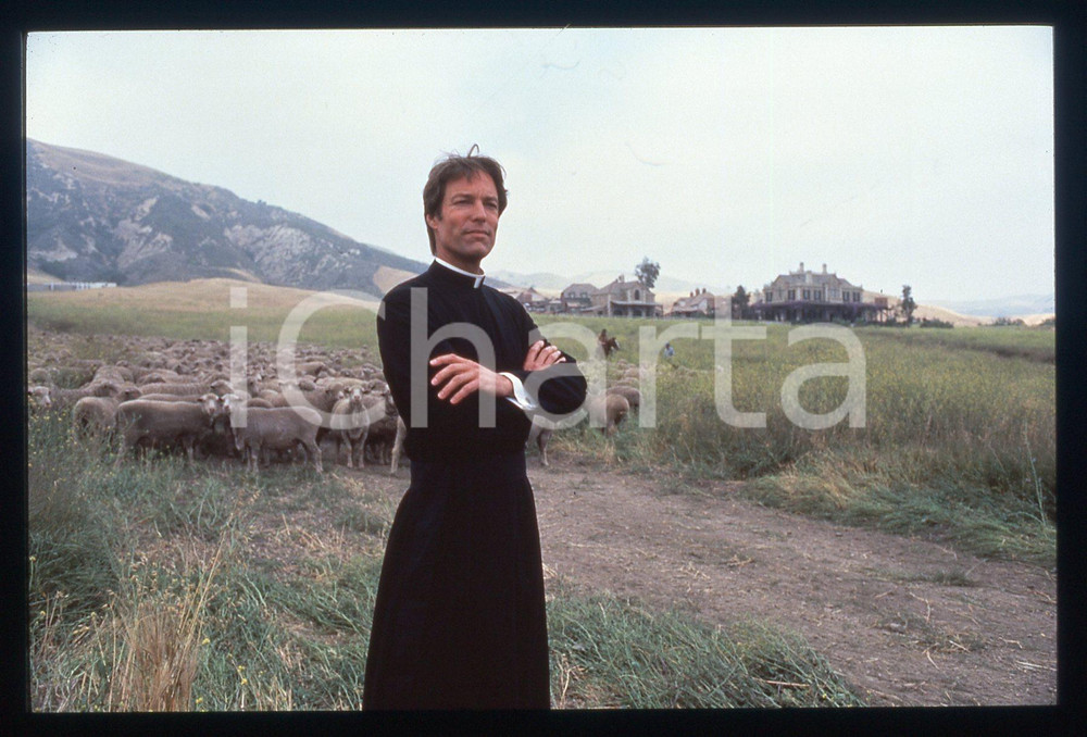 35mm vintage slide* 1983 THE THORN BIRDS Richard CHAMBERLAIN in una scena 