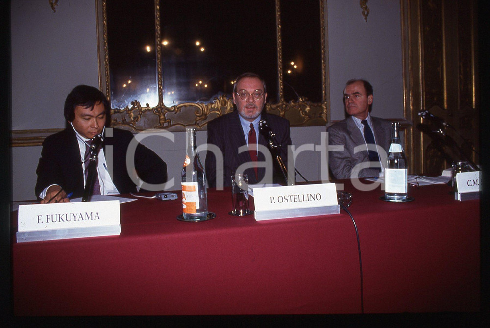 Fotografia d epoca originale 35mm vintage slide 1992 MILANO Francis FUKUYAMA e Piero OSTELLINO in conferenza 1