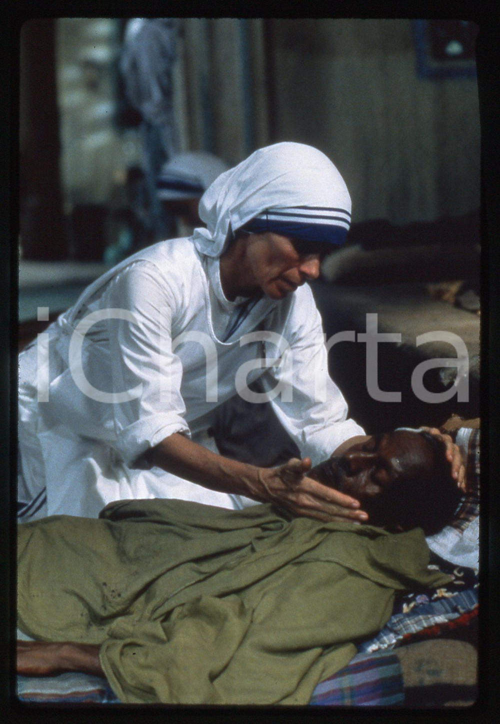 35mm vintage slide* 1997 MOTHER TERESA Geraldine CHAPLIN in una scena del film